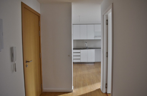Oviedo Y Concepcion Del Uruguay C/ 2 Garajes , Unidad 1101 Esq. 2 Dorm.living Con Terraza Y A/a Cocina Con Tza Lavadero Bbcoa. Vig. 24 Hs Conexiones Incluidas Vig.24 Hs 2 Dorm.