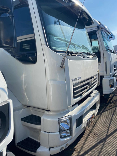Imagem 10 de 15 de Volvo Vm 260 Truck Carroceria Ar Condicionado