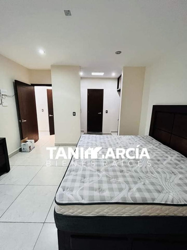 Vendo Casa Excelente Ubicación, Frente A Plaza Shangrila