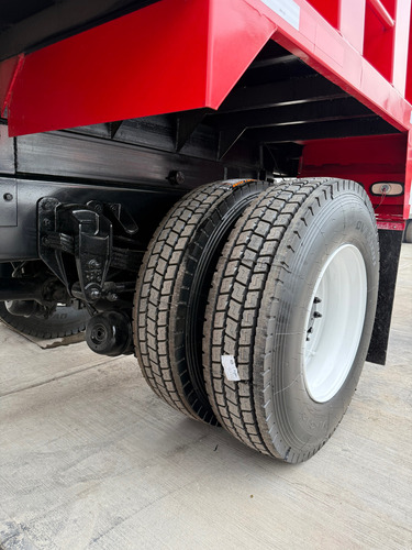 Camión Volteo 7 M3 Kenworth T300.