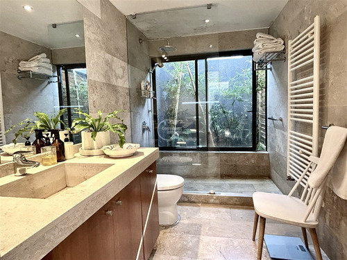 Casa En Venta De 5 Dorm. En Lo Barnechea