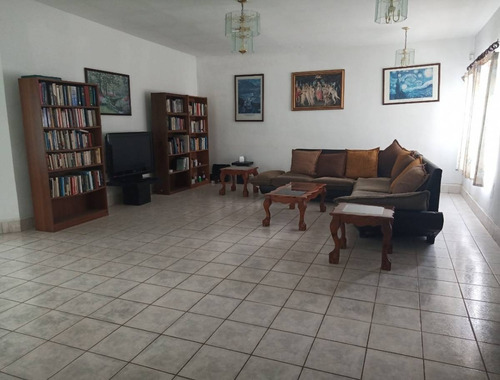 Imagen 8 de 15 de Casa En Venta De Un Piso Con Amplios Espacios