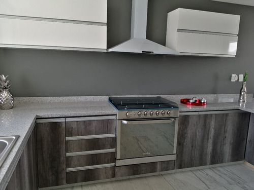 Se Vende Hermosa Casa En El Refugio, Estudio, Jardín, 3 Recamaras, Equipada..