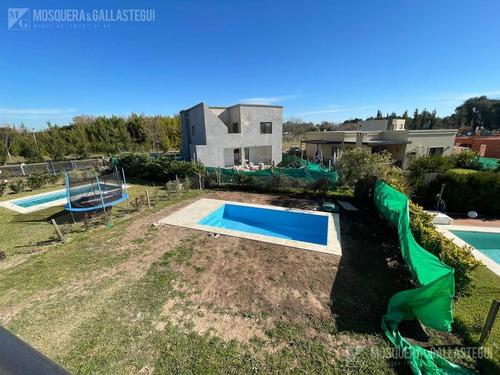 Imagen 18 de 30 de Muy Linda Casa Moderna En San Eduardo - Pilar Del Este
