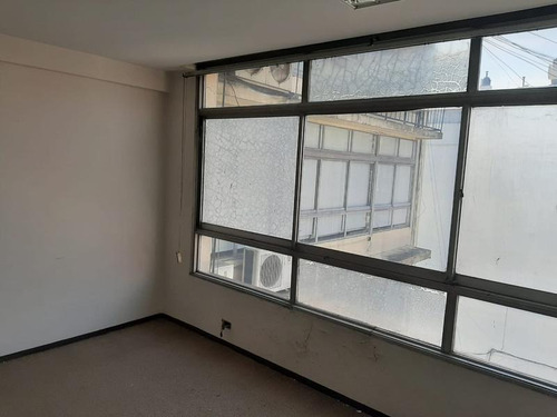 Imagen 4 de 8 de Oficina De 242 M2 Con Enorme Balcón Al Frente Y Cochera Cubierta