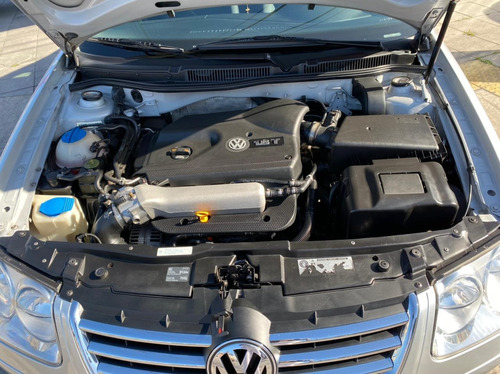Volkswagen Bora 1.8 Highline T 180cv 2011