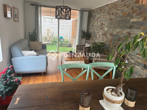 Casa De 3 Pisos En Pasaje Cerrado En Venta. En Ñuñoa