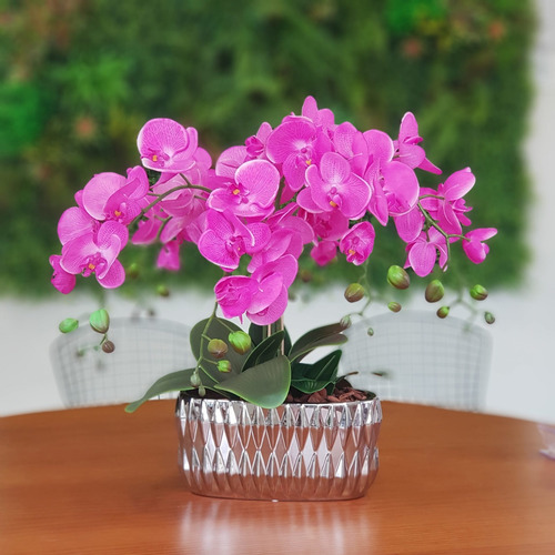 Imagem 2 de 2 de Arranjo De Flores Artificiais Com Orquídeas E Vaso Cerâmico