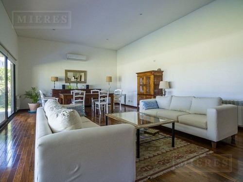 Casa En Venta Y Alquiler Temporal Amoblado De Mayo A Octubre, San Isidro Labrador, Villanueva