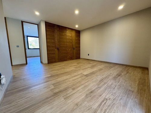 Residencia De Lujo Con Alberca, Área Verde Posterior- Altozano