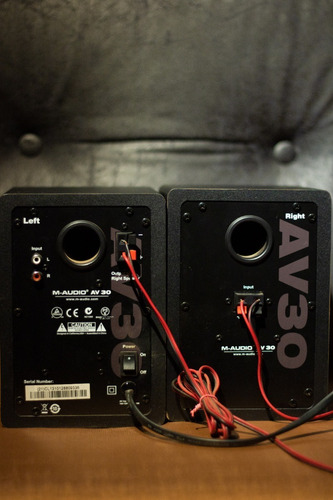 Monitor De Áudio M-audio Av30 (par)