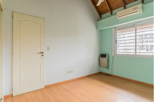Imagen 28 de 30 de Venta De Casa Tipo Duplex De 3 Ambientes Con Cochera. En Banfield Este.
