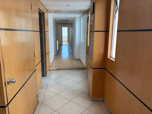 Del Valle Norte, 210m2, Vigilancia 24 Horas, Privados, Sala De Juntas, Área Abierta De Trabajo, Excelente Ubicación. El Precio Es Más Mantenimiento. Excelentes Vías De Acceso