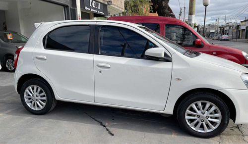 Imagen 8 de 20 de Toyota Etios 2014 1.5 Xls