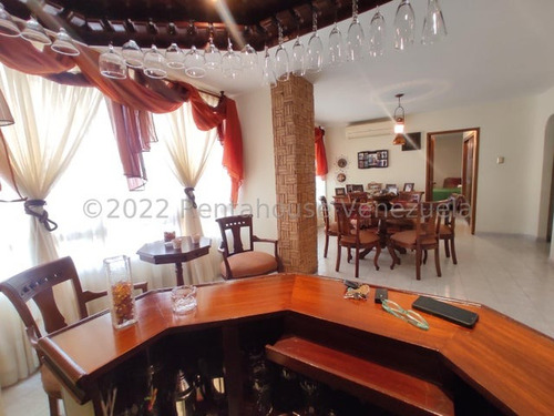 Gjg 25-10982 Vende Espacioso Apartamento 133 Mts2 Urb San Isidro Maracay