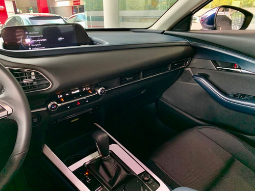 Imagen 12 de 14 de Mazda Cx30 Touring At 2.0l Azul