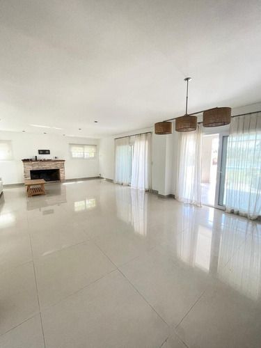 Casa En Alq. Anual - Santa Teresa, Villanueva - 5 Amb - A La Laguna Con Muelle