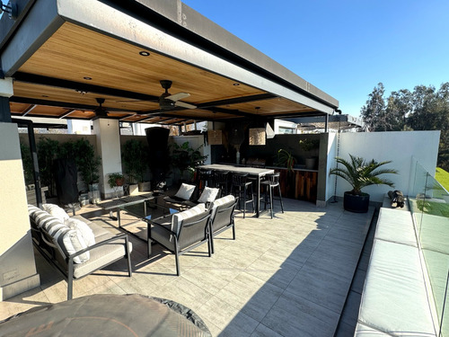 Departamento Townhouse En La Dehesa, 3 Pisos + Rooftop