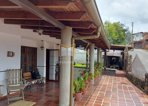 Quinta En Venta En Urbanización Valle Alto , Los Teques , Altos Mirandinos