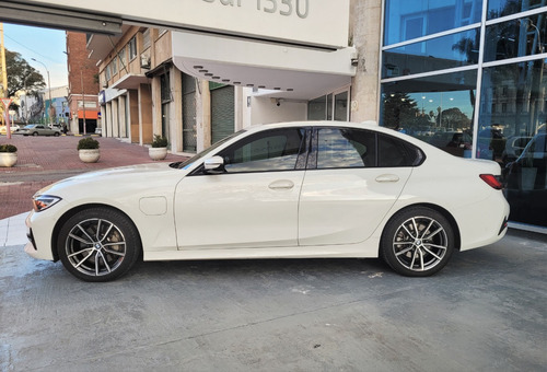 BMW Serie 3 3.0 330i Sedan Sport Line 252cv