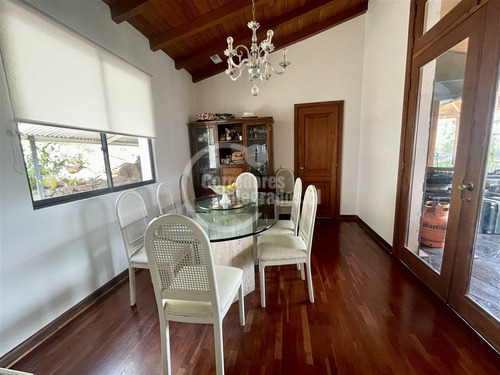 Casa En Venta De 5 Dorm. En Lo Barnechea Las Lomas