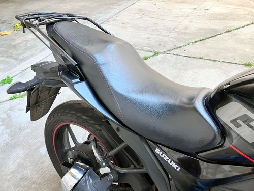 Imagen 5 de 12 de Suzuki Gixxer 150 Mas Dos Cascos Y Baul Shad 29