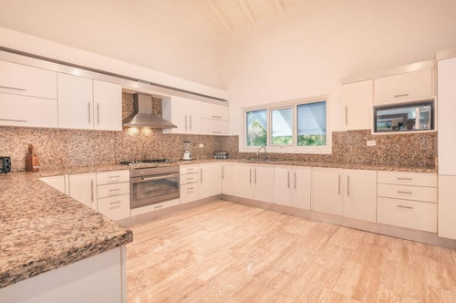 Cap Cana-las Lagunas,venta/renta De Maravillosa Villa De 4ha