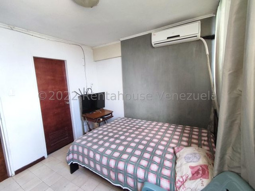 Imagen 25 de 30 de Apartamento En Venta En El Centro De Cabudare Cuenta Con 3 Habitaciones, 2 Modernos Baños, Iluminados Espacios De Sala Y Comedor, Cocina Iluminada Y Área De Lavandería Gabriela C.