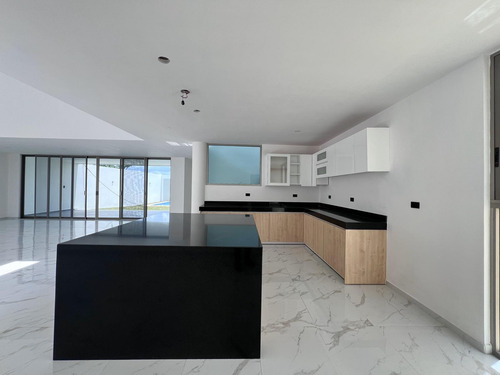 Casa En Venta En Dzityá, Mérida De 4 Recámaras.