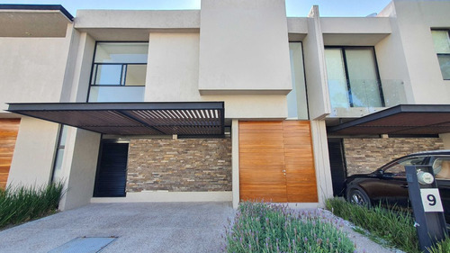 Linda Casa En Bojai: Zona El Refugio, Hermosa Residencia De 