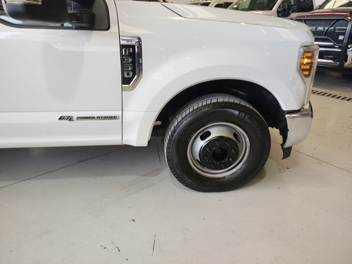 2019 F-350 Cab Sencilla Diesel 4x2 Plataforma