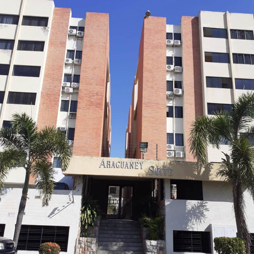 Venta De Apartamento Resid. Araguaney Suites, Urb. Tazajal