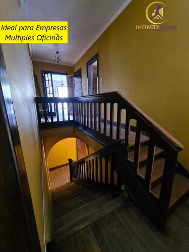 Hermosa Y Amplia Casa Con Alto Valor Arquitectónico, Ubicada