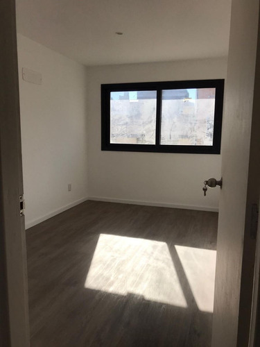Venta Con Renta!!! No Paga Irpf! 1 Dormitorio Al Frente!