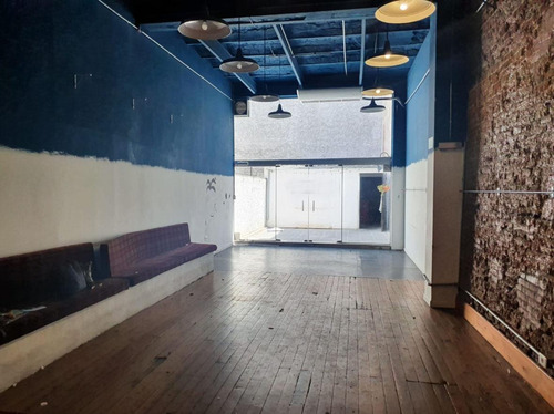 Imagen 4 de 16 de Sarandí Y Misiones, Gran Local De 210 M2 ,permite Gastronomía !!