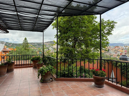 En Venta Casa Con Casita Independiente Y Rooftop En San Miguel De Allende
