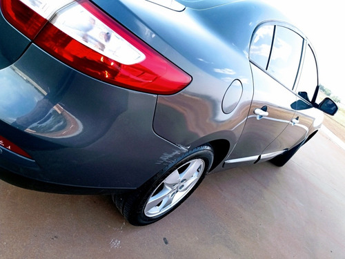 Renault Fluence 2012 2.0 Dynamique Hi-flex 4p