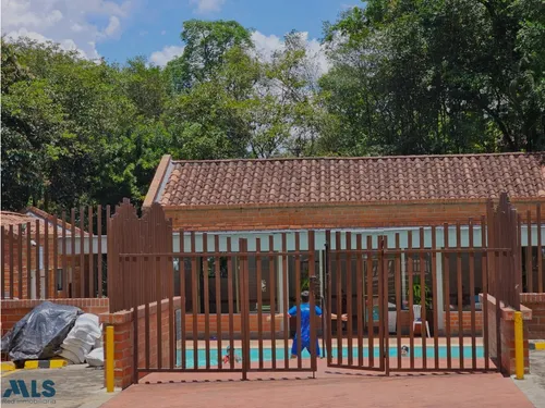 Amplios Espacios Y Excelente Ubicacion(mls#255253)