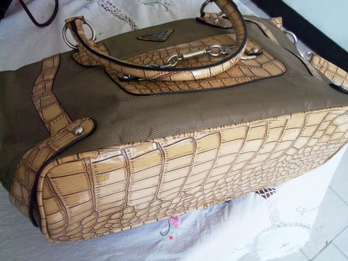 Imagen 5 de 6 de Hermosa Y Espaciosa Cartera Marca Complot