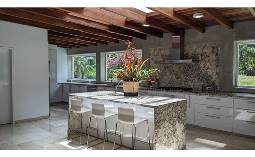 Exclusivo Apartamento En Venta En Alto Hatillo En Calle Cerrada