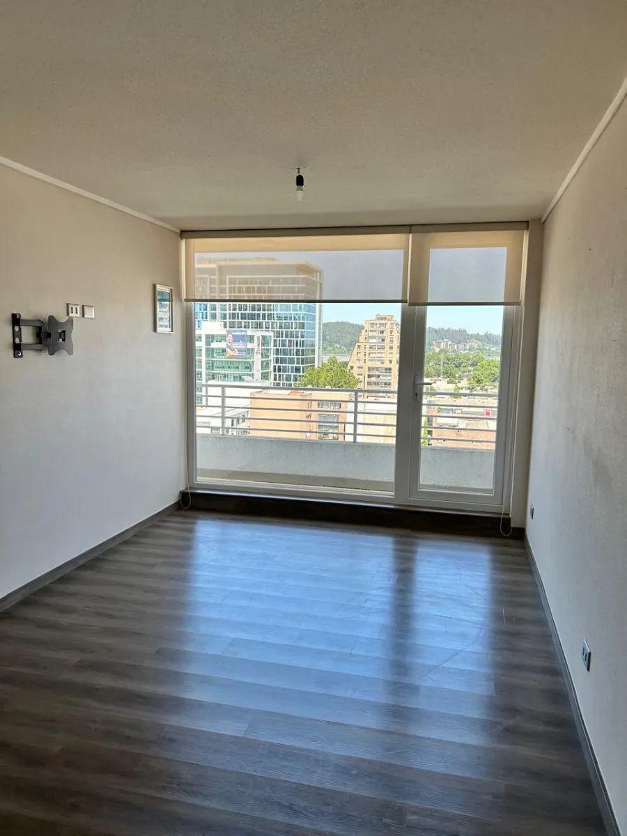 Imagen 4 de 17 de Arriendo Depto Piso 11 Como Nuevo - Edificio Salas 245