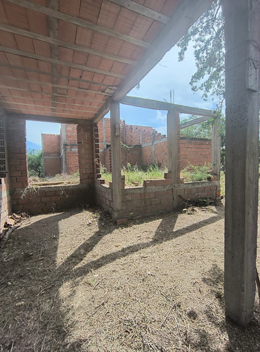 Terreno 1541 M2 Con Hotel En Construcción 582 M2