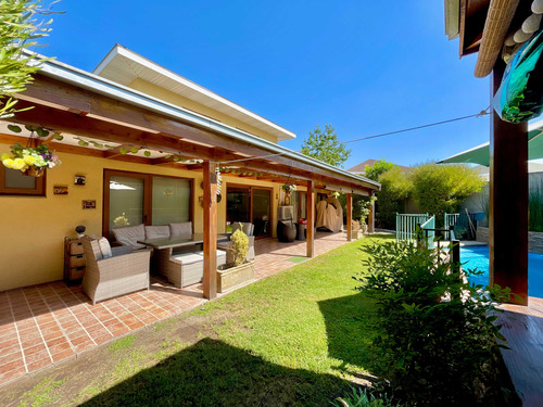 Casa 5 Dorm + Servicio (95981)