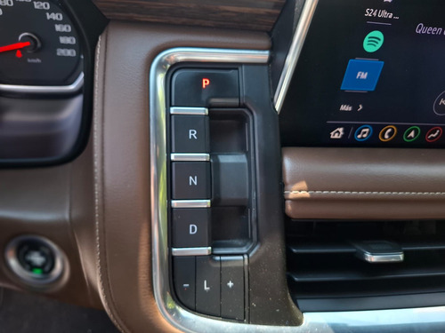 Chevrolet Suburban 6.2 V8 High Country At