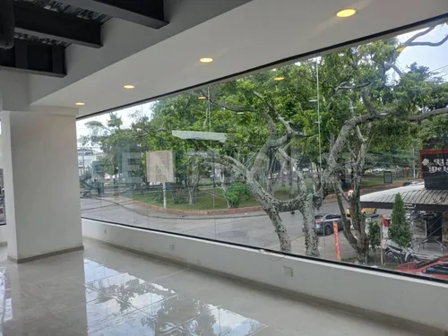 Alquilo Local Nuevo Y Esquinero En Colseguros