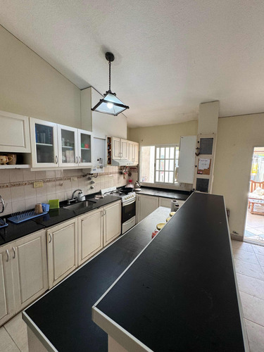 Casa 3 Dorm Barrio Mercantil