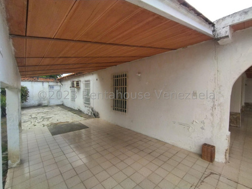 Amplia Casa En Venta Con Anexo Servicio De Internet Excelente Precio Los Samanes Maracay Estef 23-21298