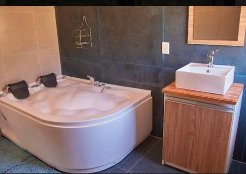 Imagen 6 de 13 de Casa Con Piscina Climatizada Y Jacuzzi - Villa Serrana Vista Linda