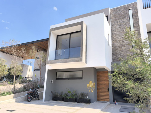 Casa En Venta Con Vista Panorámica En Zibata!