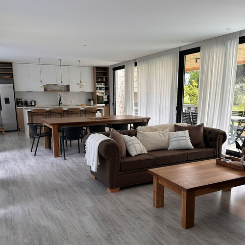 Hermosa Casa Nueva En Barrio Ecuestre Super Luminosa Pileta Parrilla Fogonero Amplio Parque